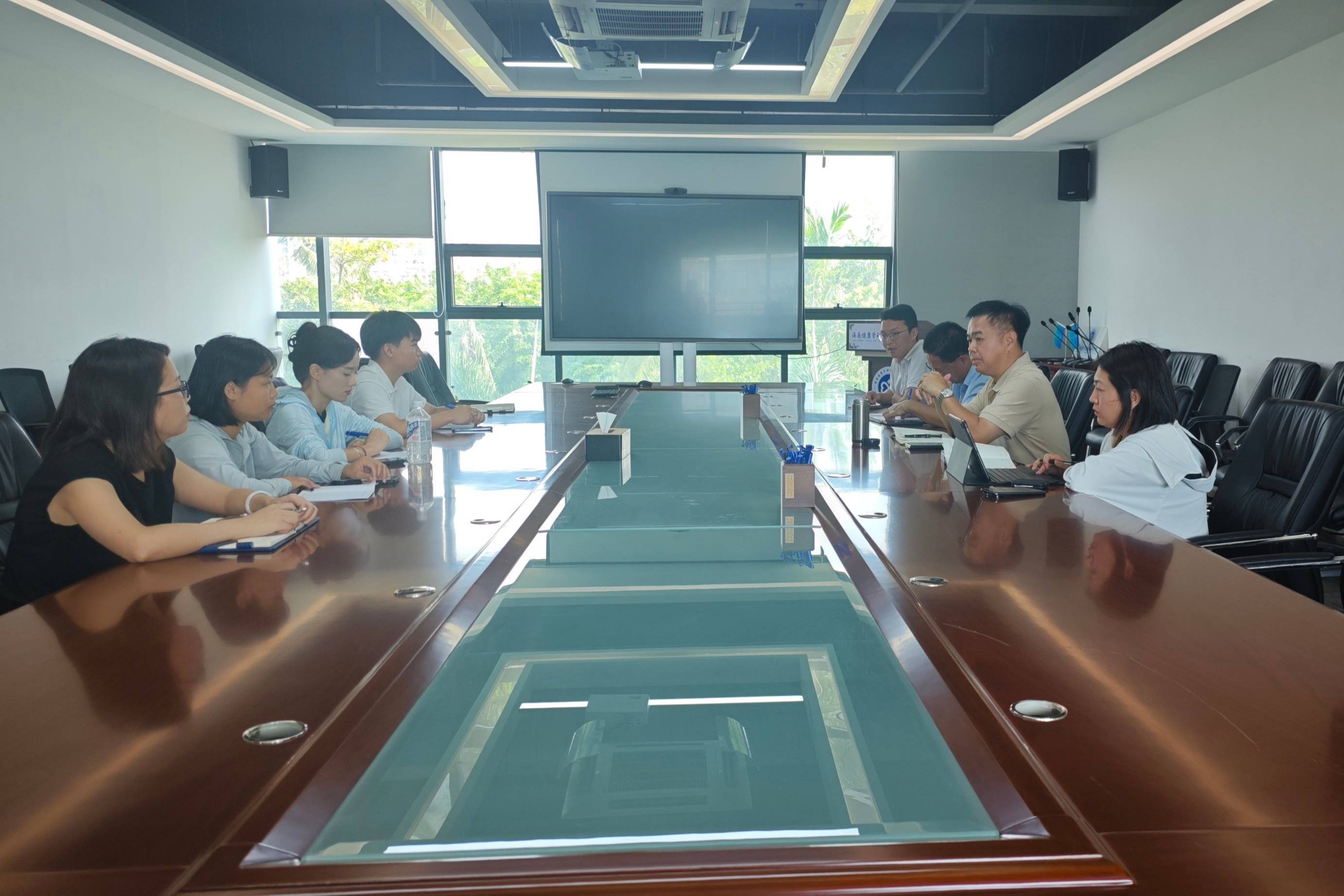 张伟书记指导健康照护系开展就业攻坚工作