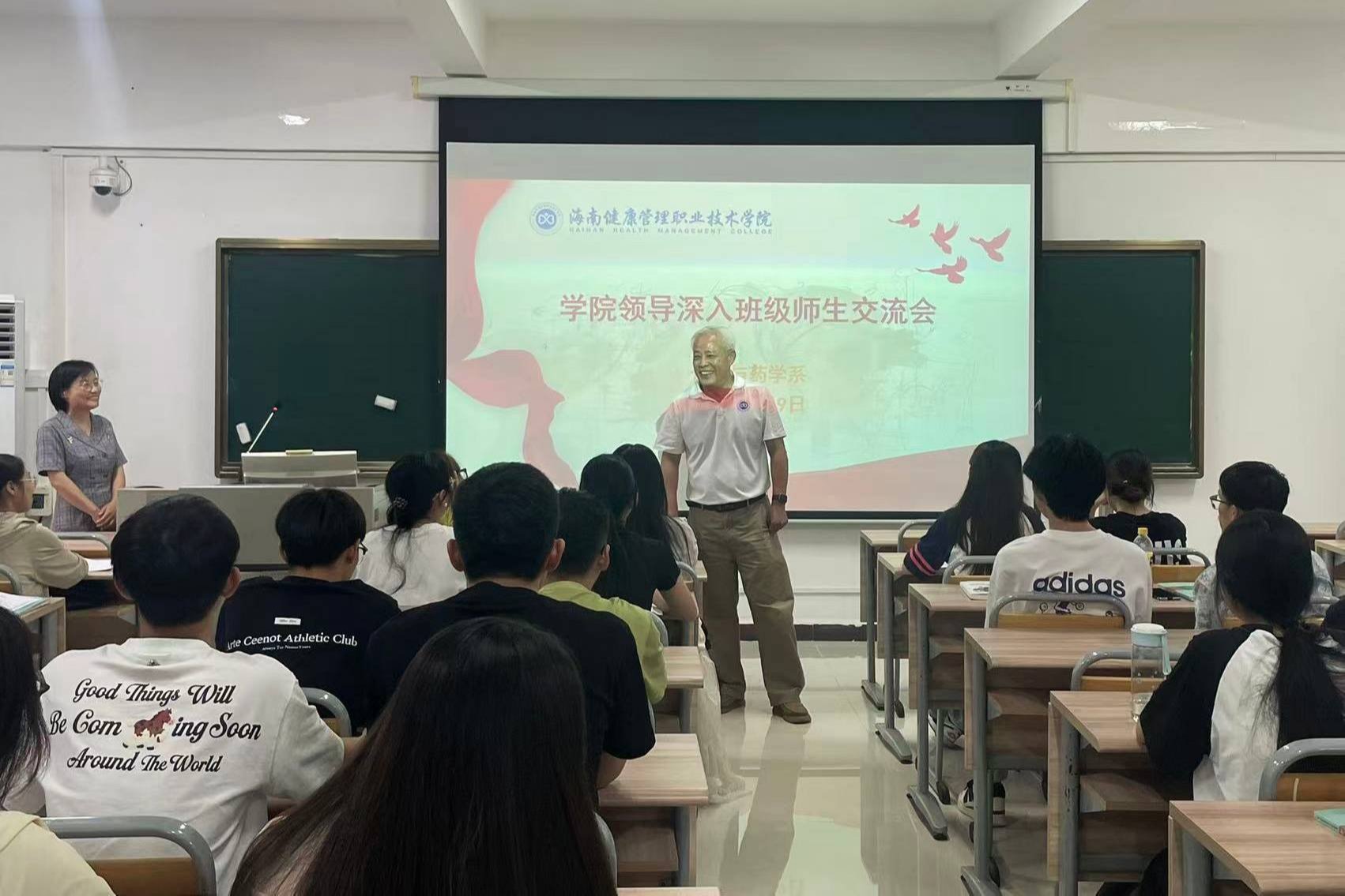 ​  罗一飞深入基层联系学生，走进课堂与学子共话成长 